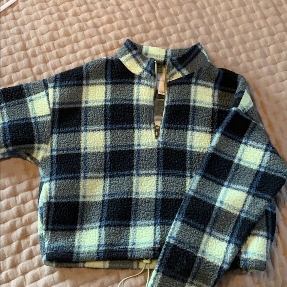 AE sherpa pullover